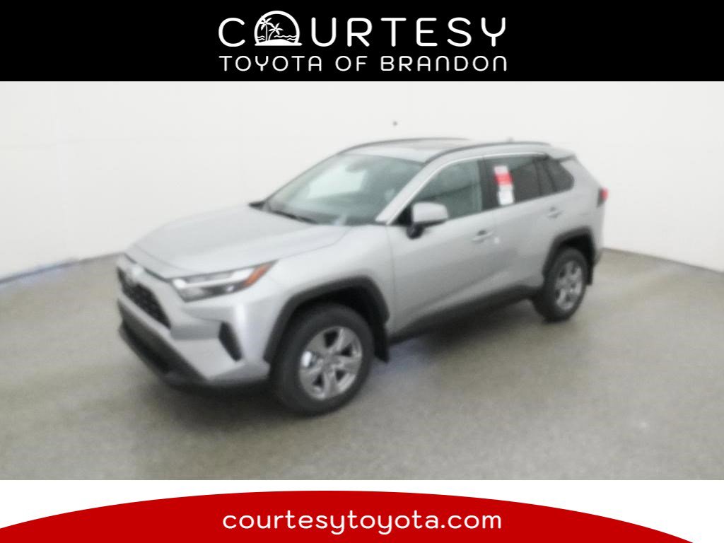 2025 Toyota RAV4 XLE's photo
