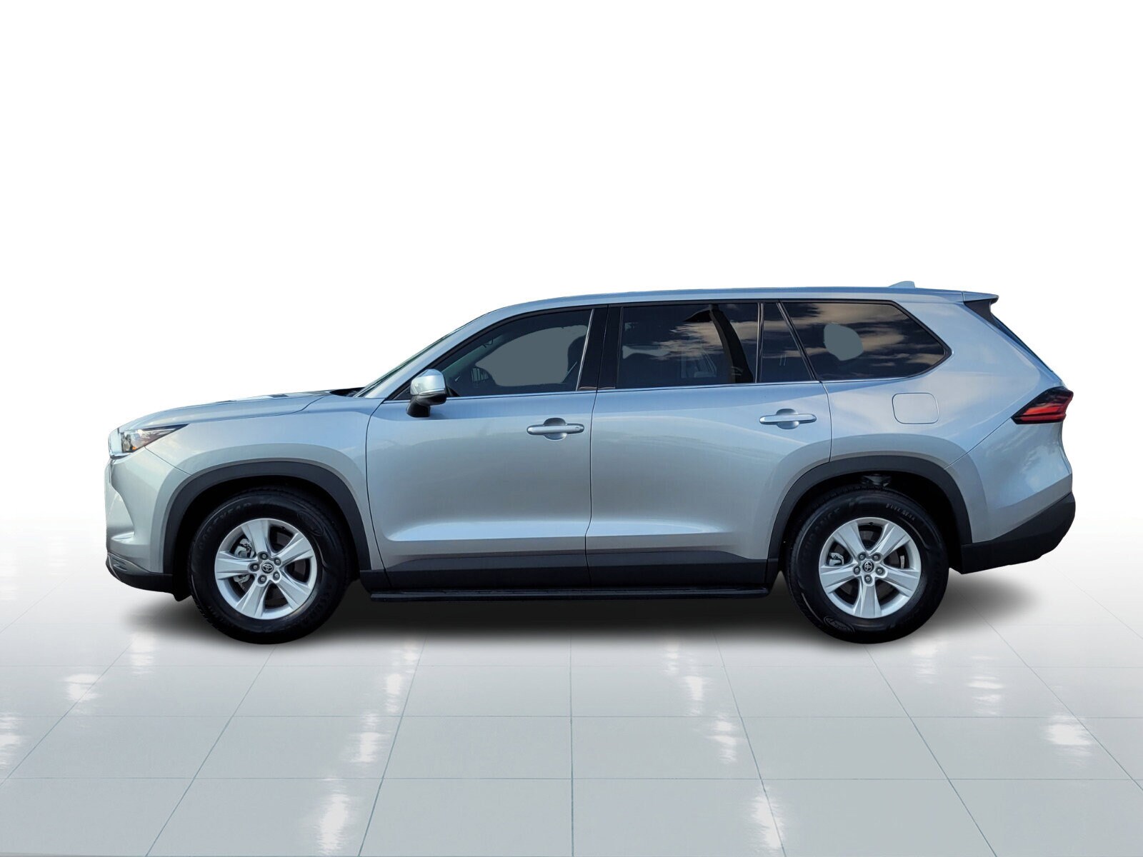 2025 Toyota Grand Highlander LE photo 3