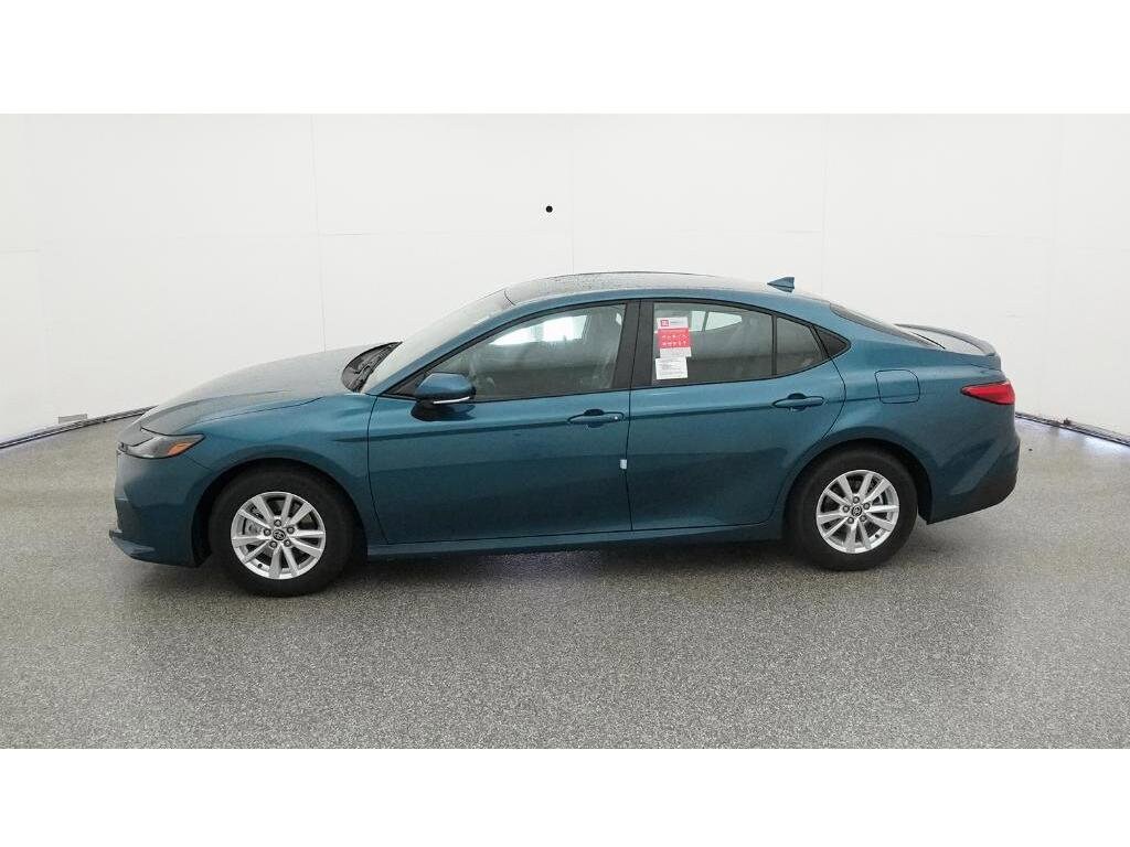 2025 Toyota Camry LE photo 3