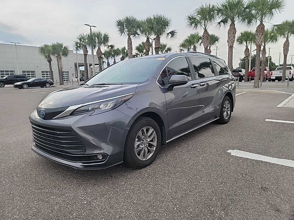 Used 2025 Toyota Sienna XLE 8 Passenger Van Passenger Van