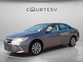 2017 Toyota Camry XLE LOW MILES Sedan