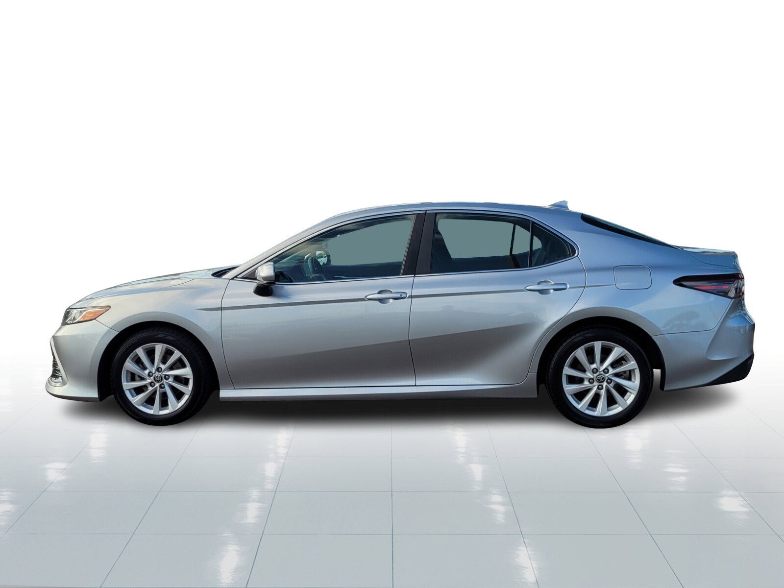 2021 Toyota Camry LE photo 3