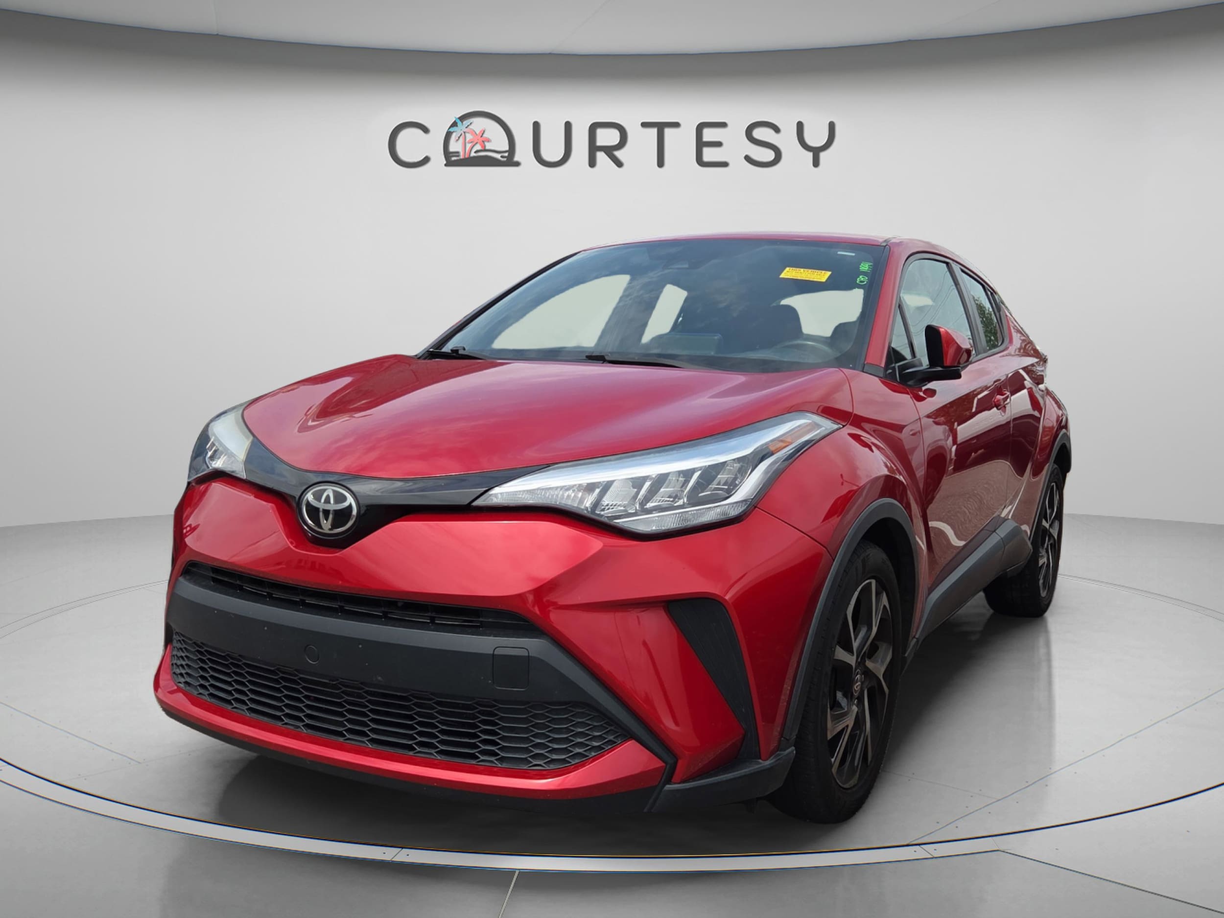 2021 Toyota C-HR XLE's photo