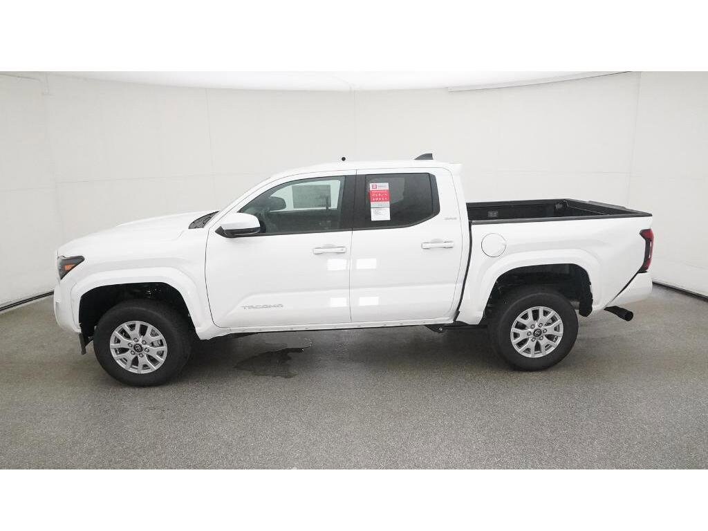 2025 Toyota Tacoma SR5 photo 2