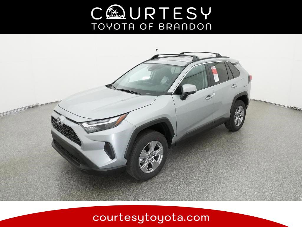 2025 Toyota RAV4 XLE's photo