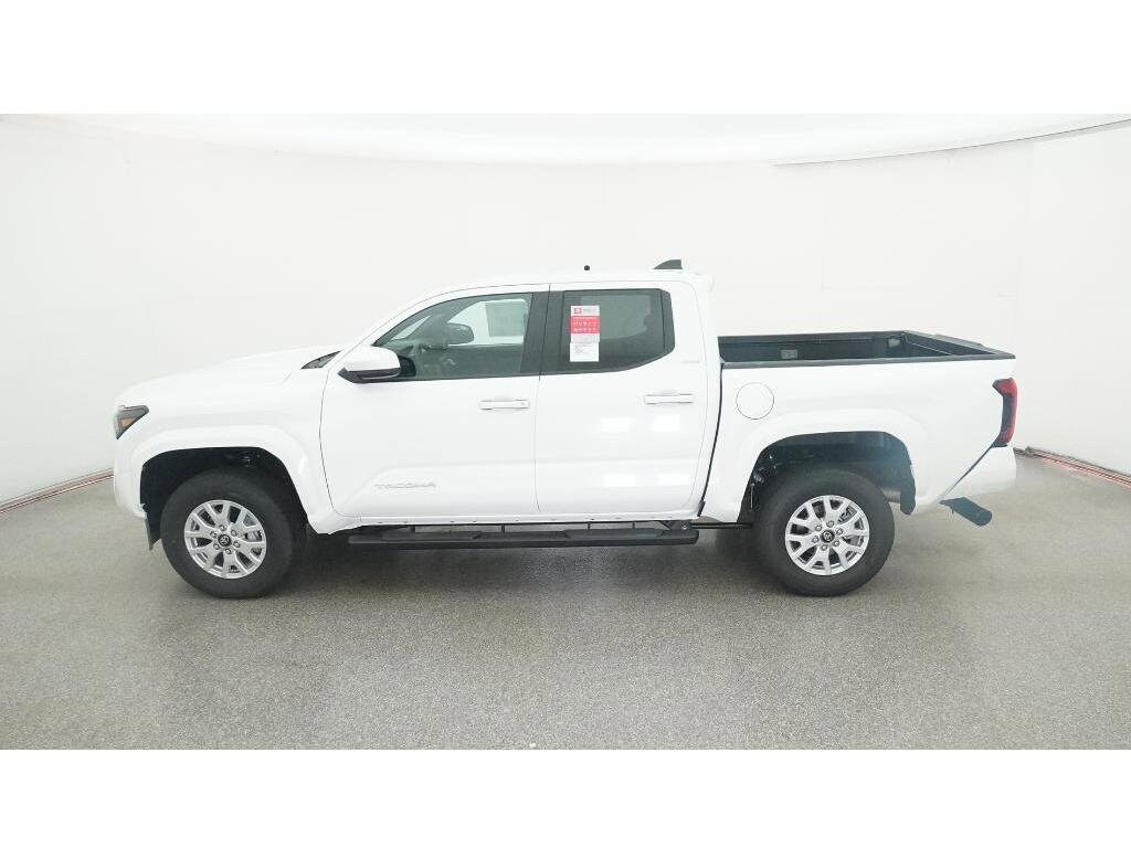 2025 Toyota Tacoma SR5 photo 3