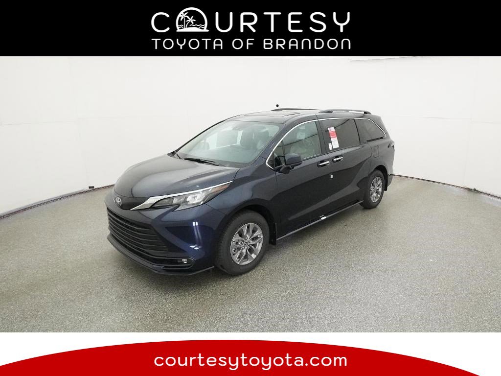 2026 Toyota Sienna XLE's photo