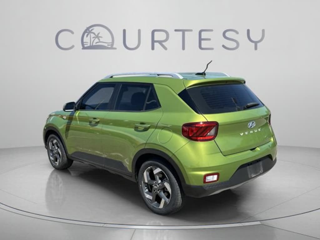 Used 2023 Hyundai Venue SEL SUV