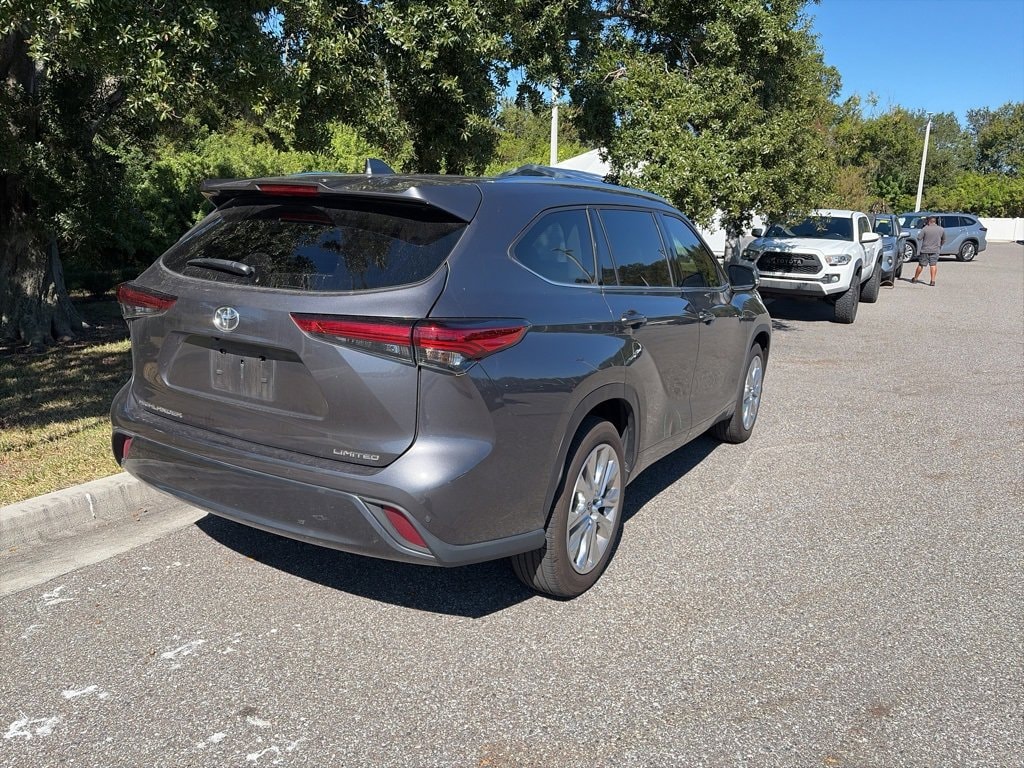 Used 2023 Toyota Highlander L SUV