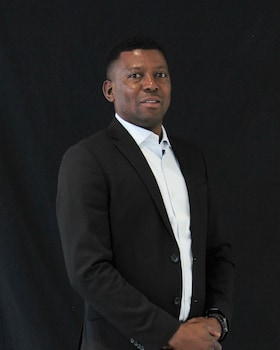 Staff member Wisnick Belange from ID_4e00f98019f4