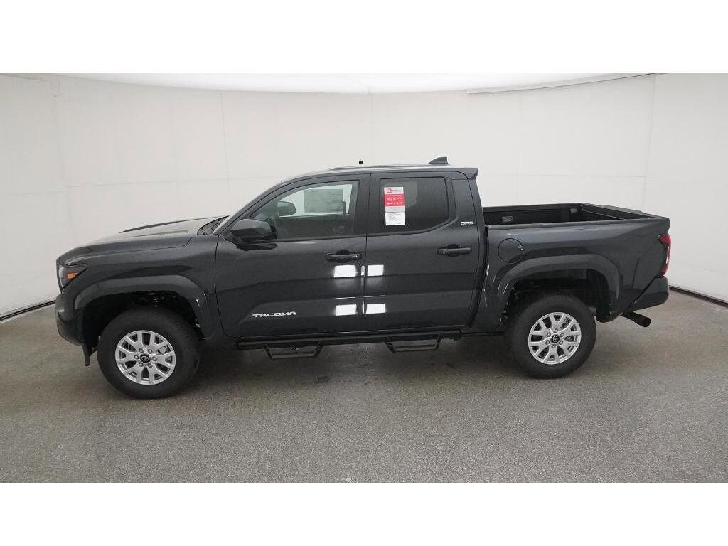 2025 Toyota Tacoma SR5 photo 3