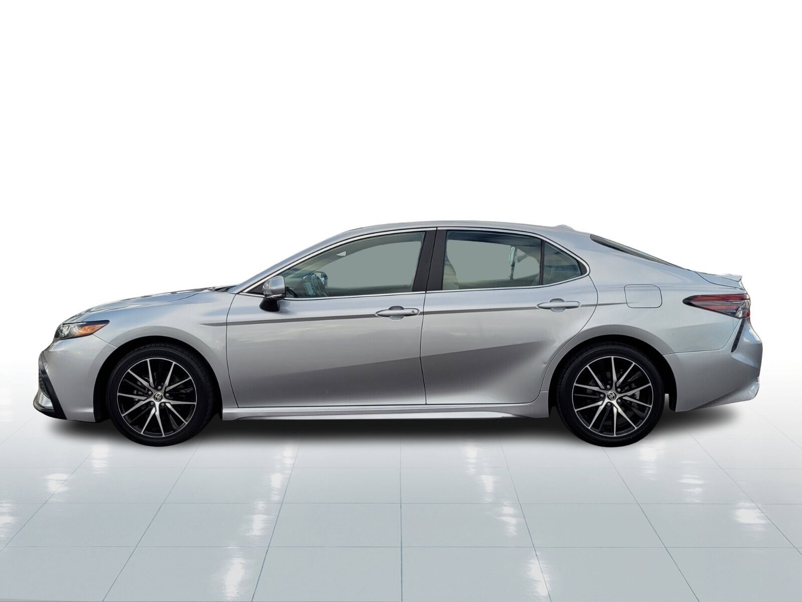 2024 Toyota Camry SE photo 3
