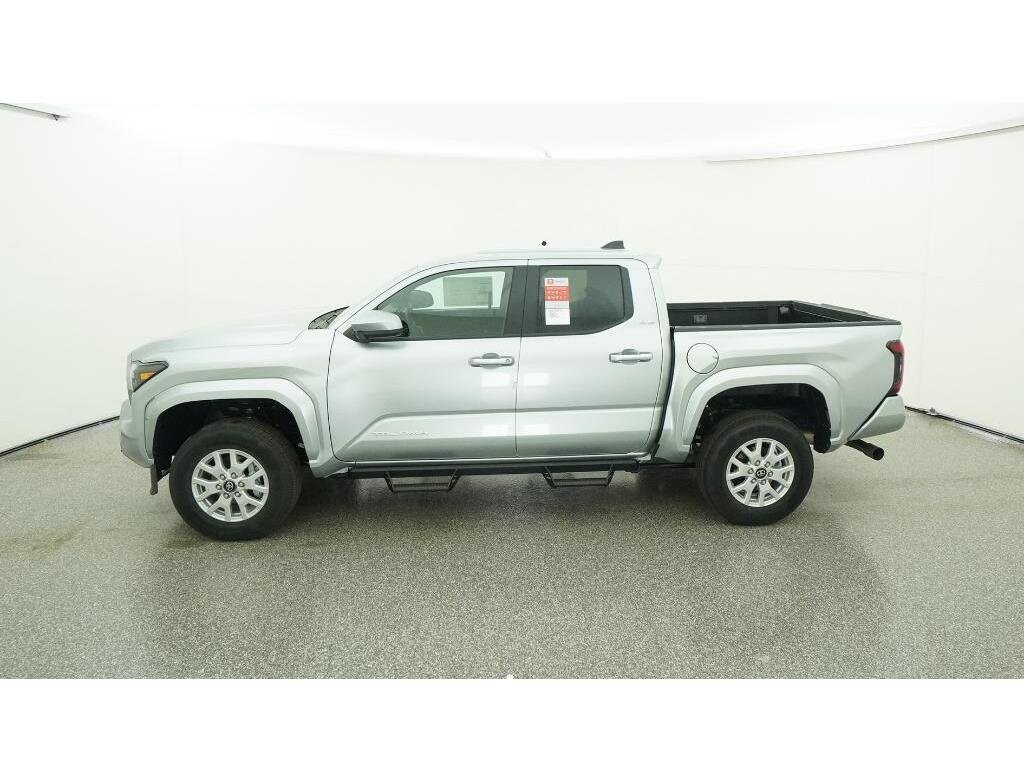 2025 Toyota Tacoma SR5 photo 3