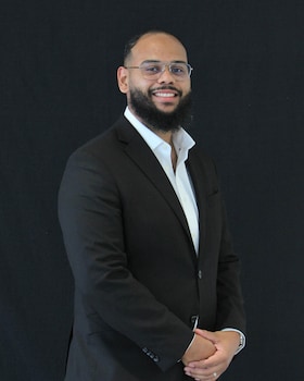 Staff member Jose Gonzales from ID_912eb8c3fbb7