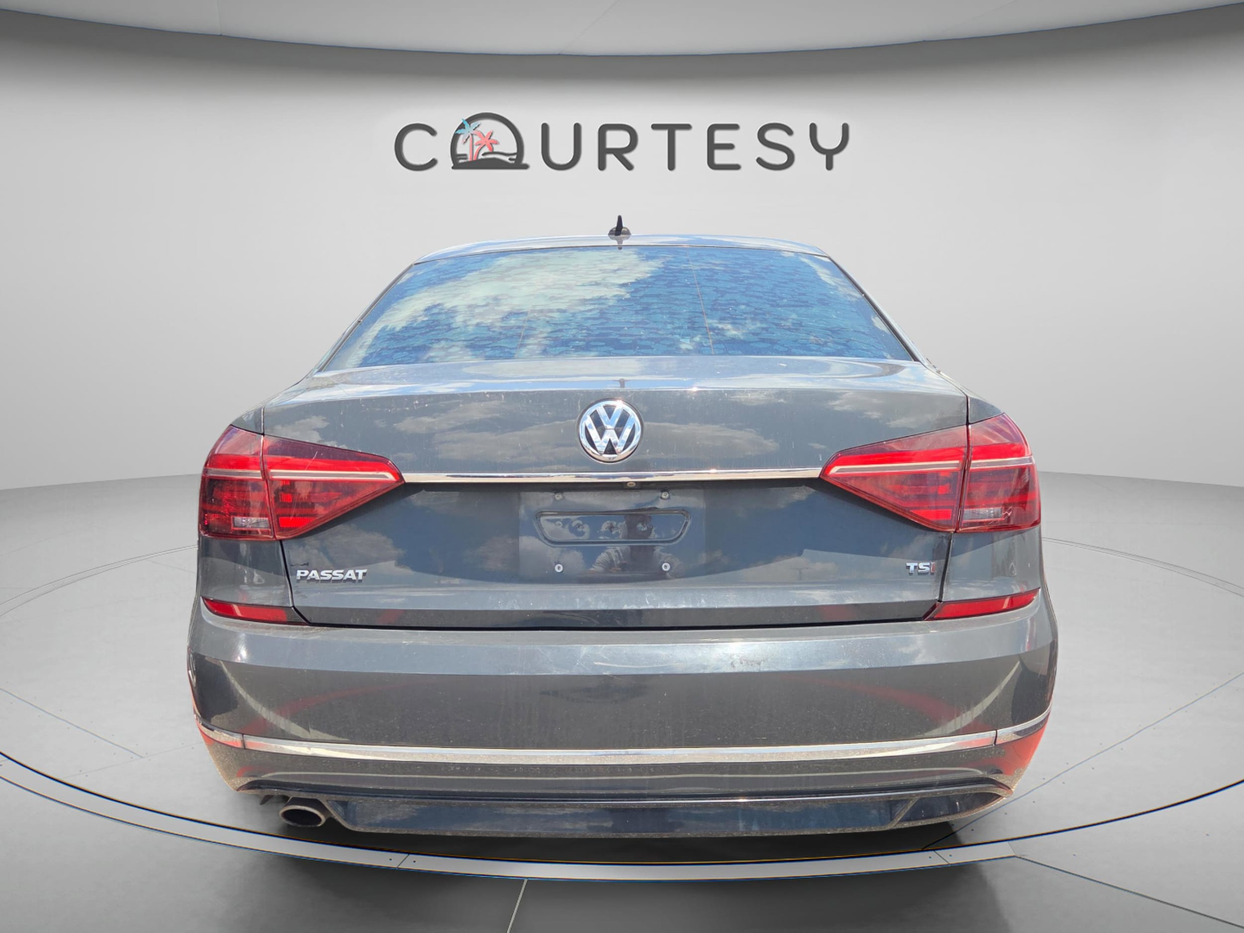 1VWDT7A33HC080105