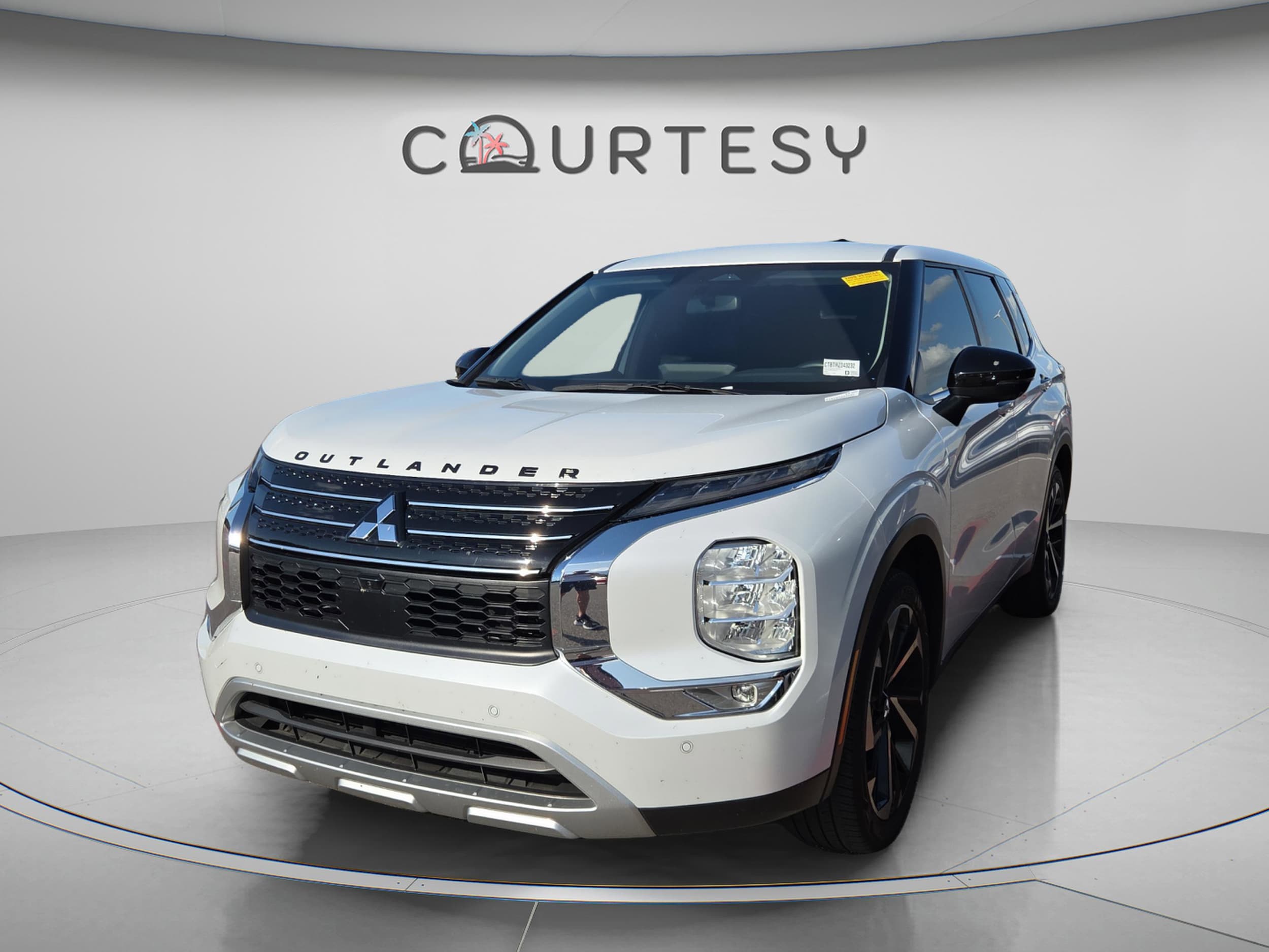 2024 Mitsubishi Outlander SE 2WD's photo