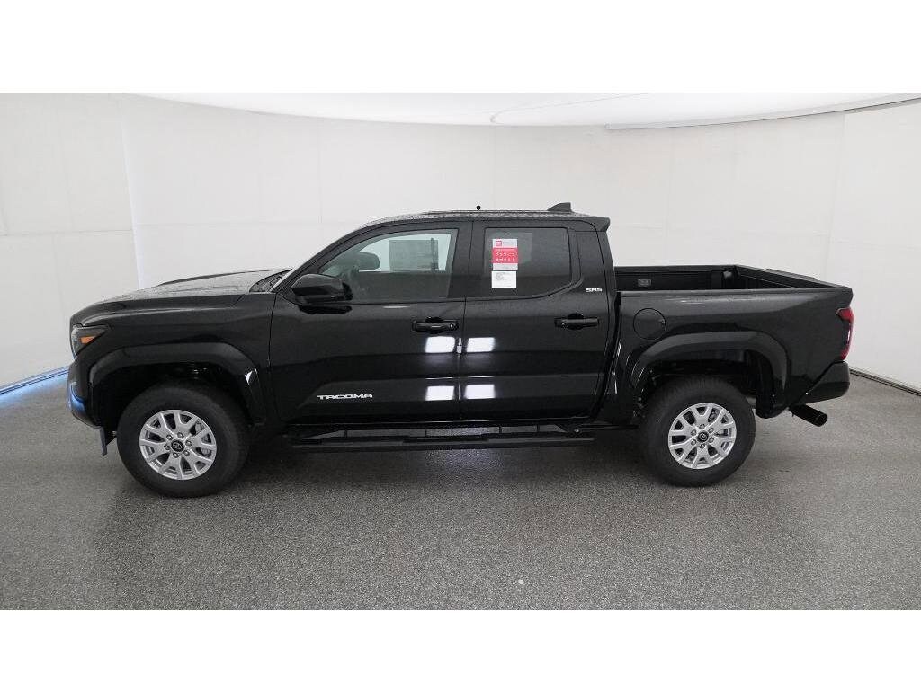 2025 Toyota Tacoma SR5 photo 3