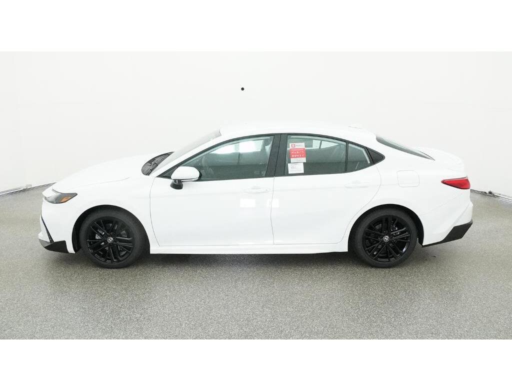 2025 Toyota Camry SE photo 3