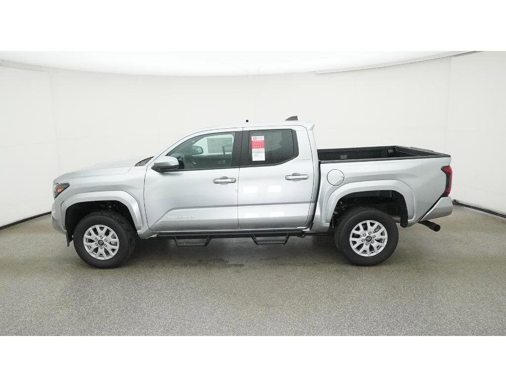 2025 Toyota Tacoma SR5 photo 3