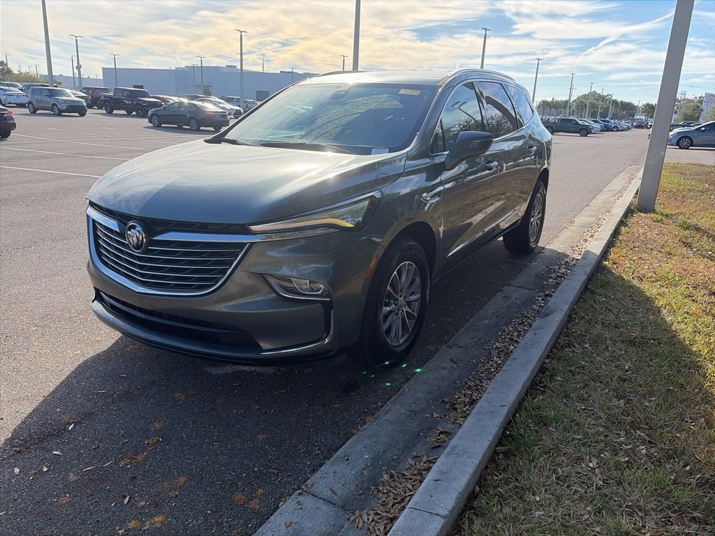 2023 Buick Enclave Essence's photo