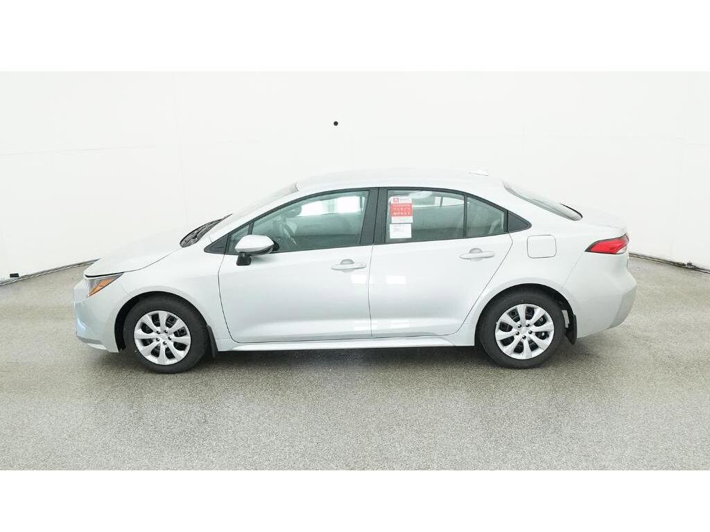 2026 Toyota Corolla LE photo 3