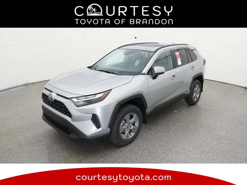 2025 Toyota RAV4 XLE's photo