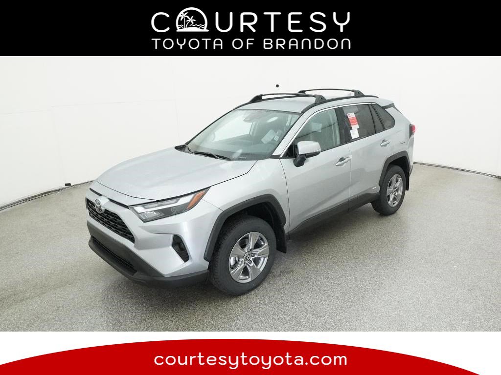 2025 Toyota RAV4 XLE's photo