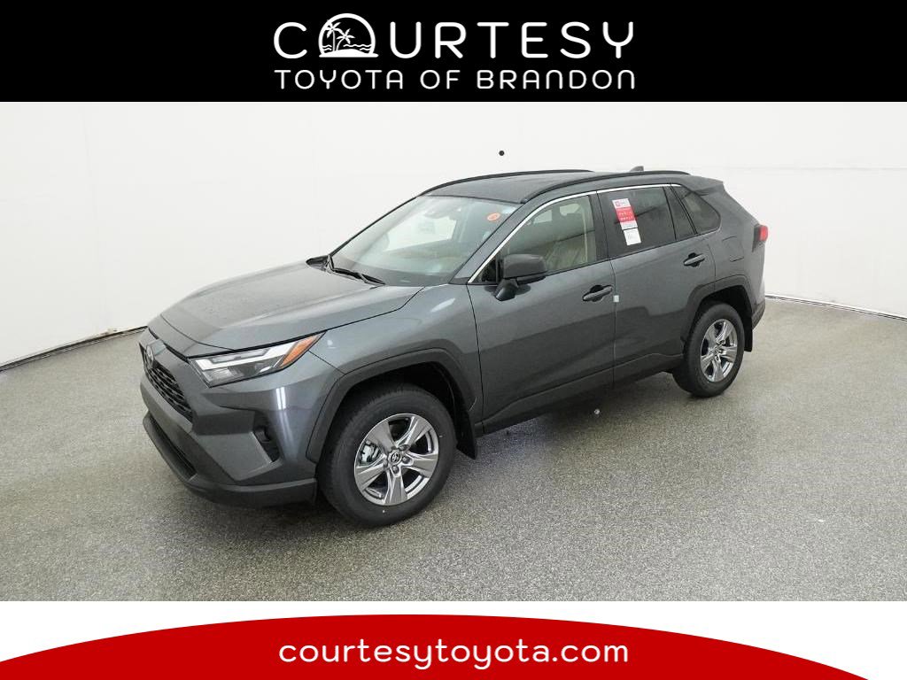 2025 Toyota RAV4 LE's photo