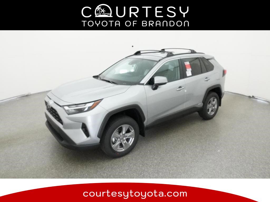 2025 Toyota RAV4 XLE's photo
