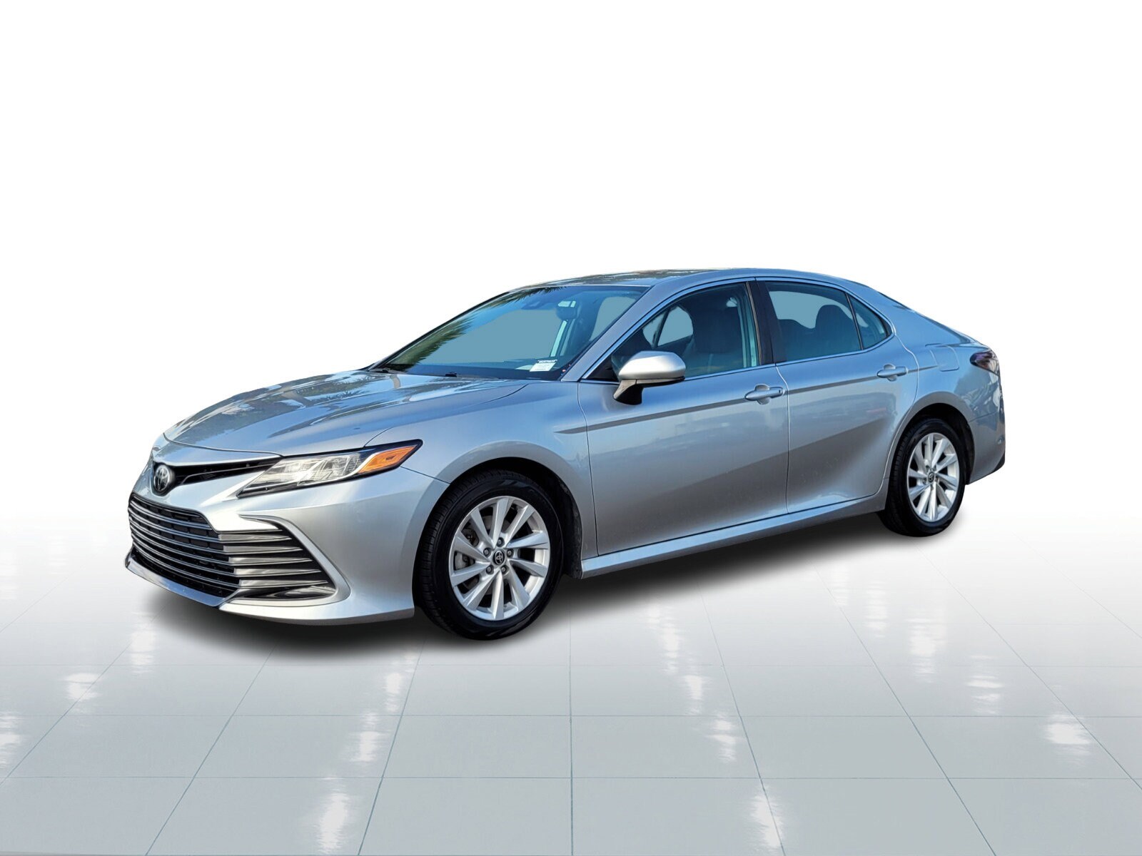2021 Toyota Camry LE photo 2