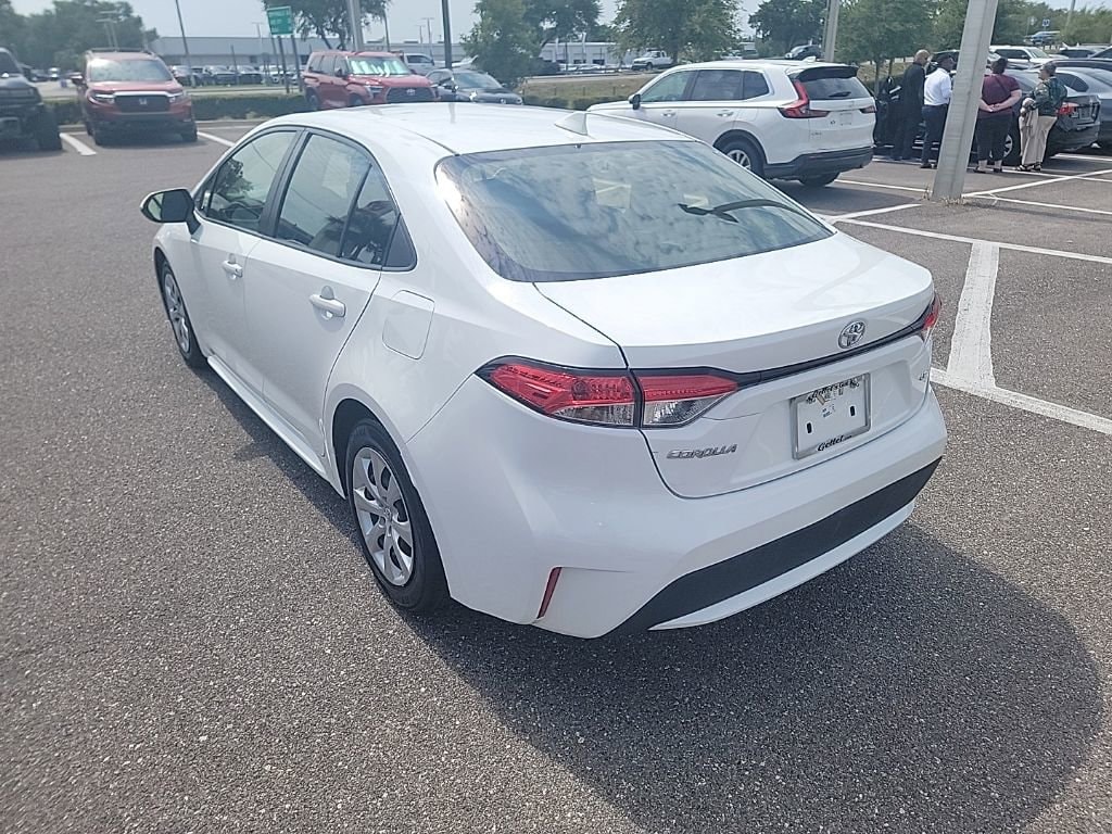 Used 2022 Toyota Corolla LE . Sedan