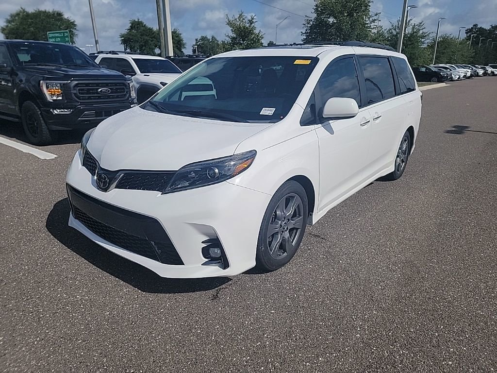 2018 Toyota Sienna SE Premium V6 8-Passenger's photo