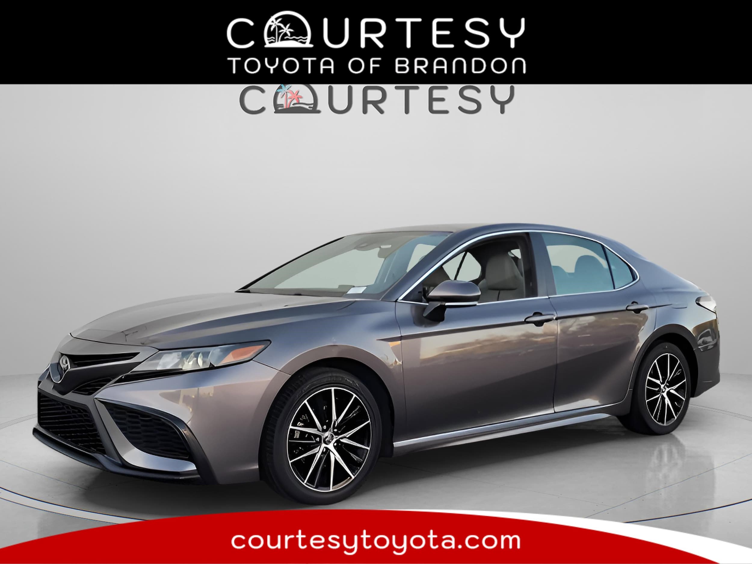 2023 Toyota Camry SE's photo