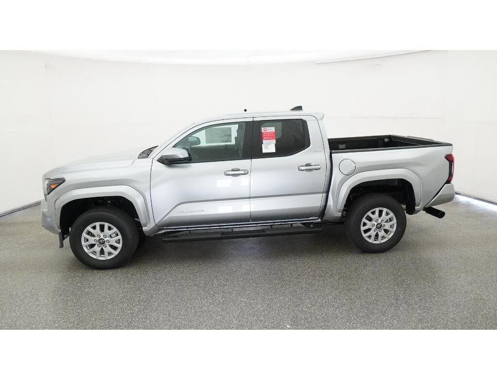 2025 Toyota Tacoma SR5 photo 3