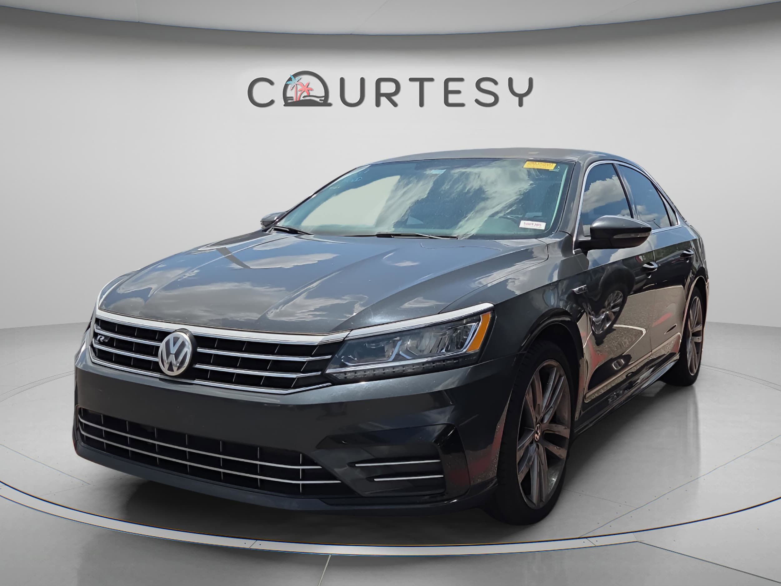 2017 Volkswagen Passat 1.8T R-Line w/ Comfort Pkg. Auto's photo