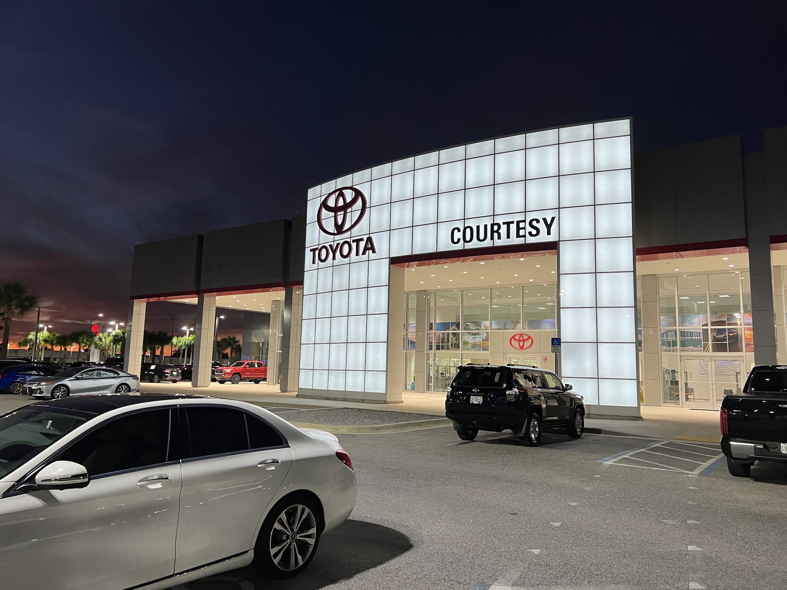 2025 Toyota Tundra SR5 - Photo 39