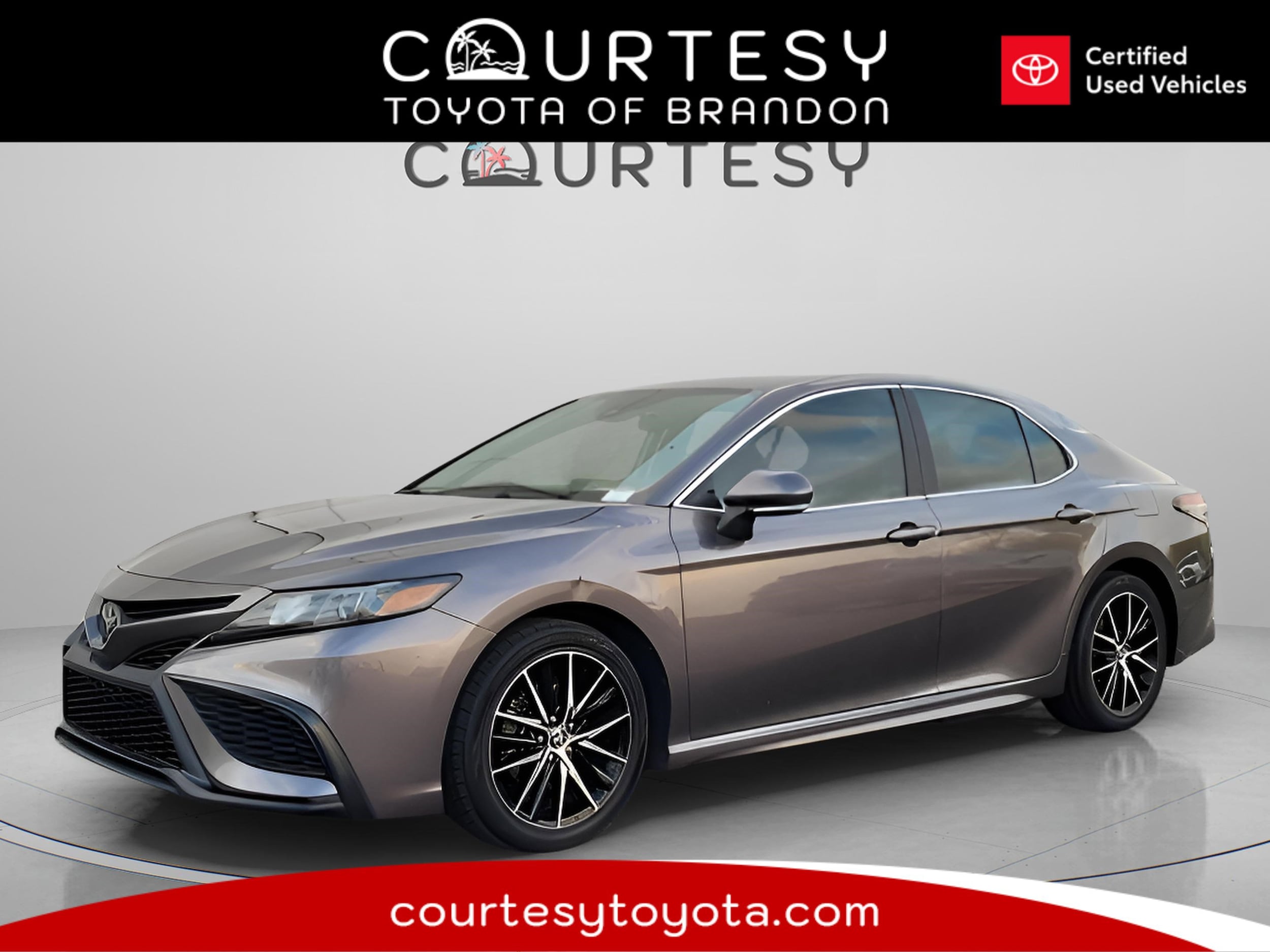 2023 Toyota Camry SE's photo