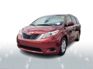 2014 Toyota Sienna LE **LOW MILES** Van