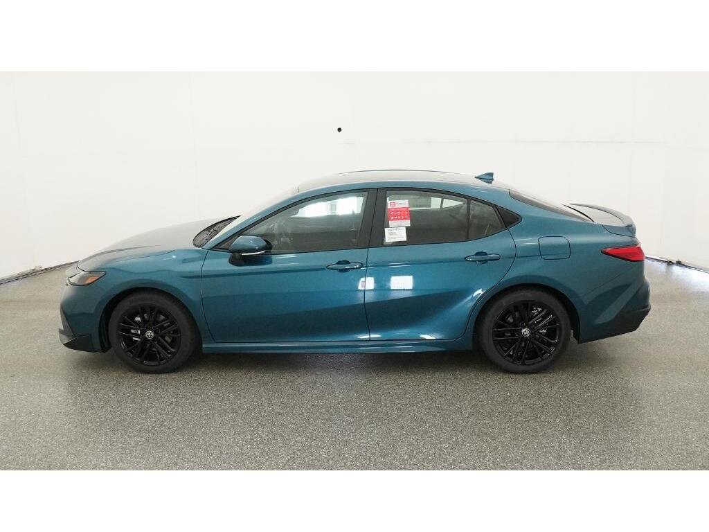 2026 Toyota Camry SE photo 3