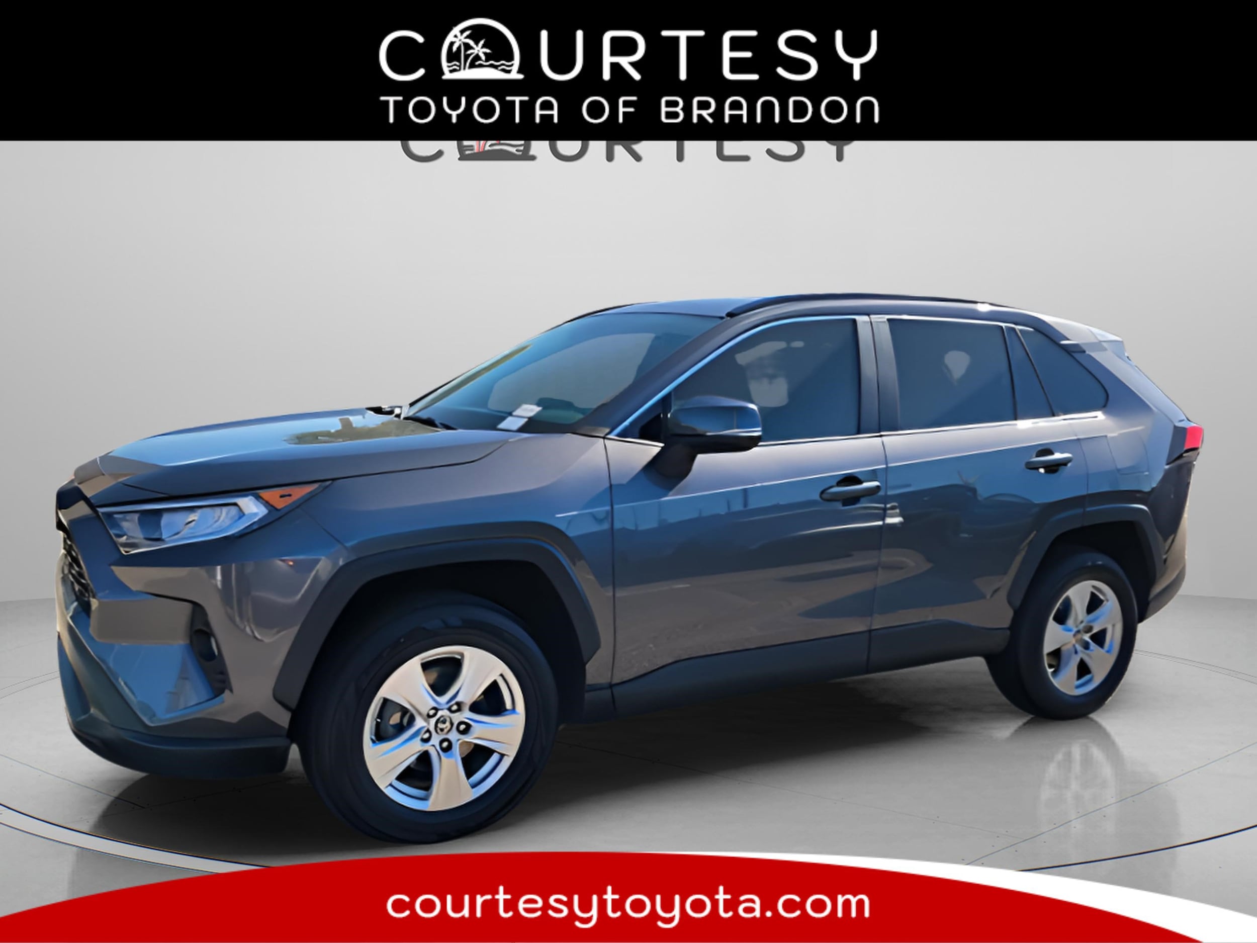 2021 Toyota RAV4 XLE's photo