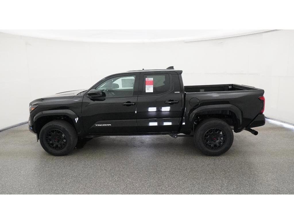 2025 Toyota Tacoma SR5 photo 3