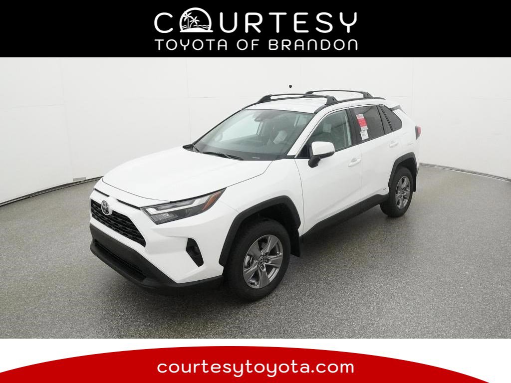 2025 Toyota RAV4 XLE's photo