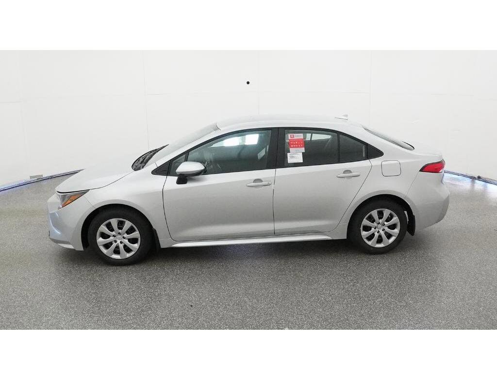 2026 Toyota Corolla LE photo 3