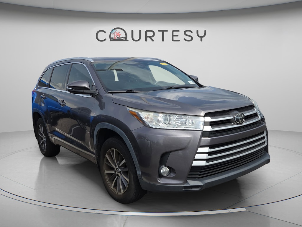 Used 2018 Toyota Highlander SE SUV