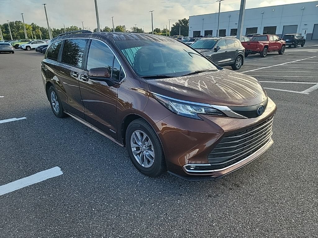 Certified 2021 Toyota Sienna XLE 8 Passenger Van