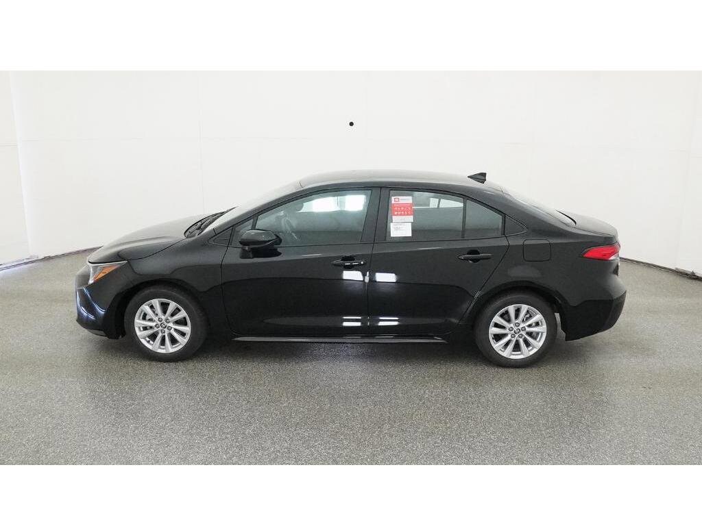 2026 Toyota Corolla LE photo 3