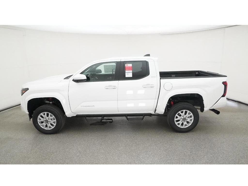 2025 Toyota Tacoma SR5 photo 3
