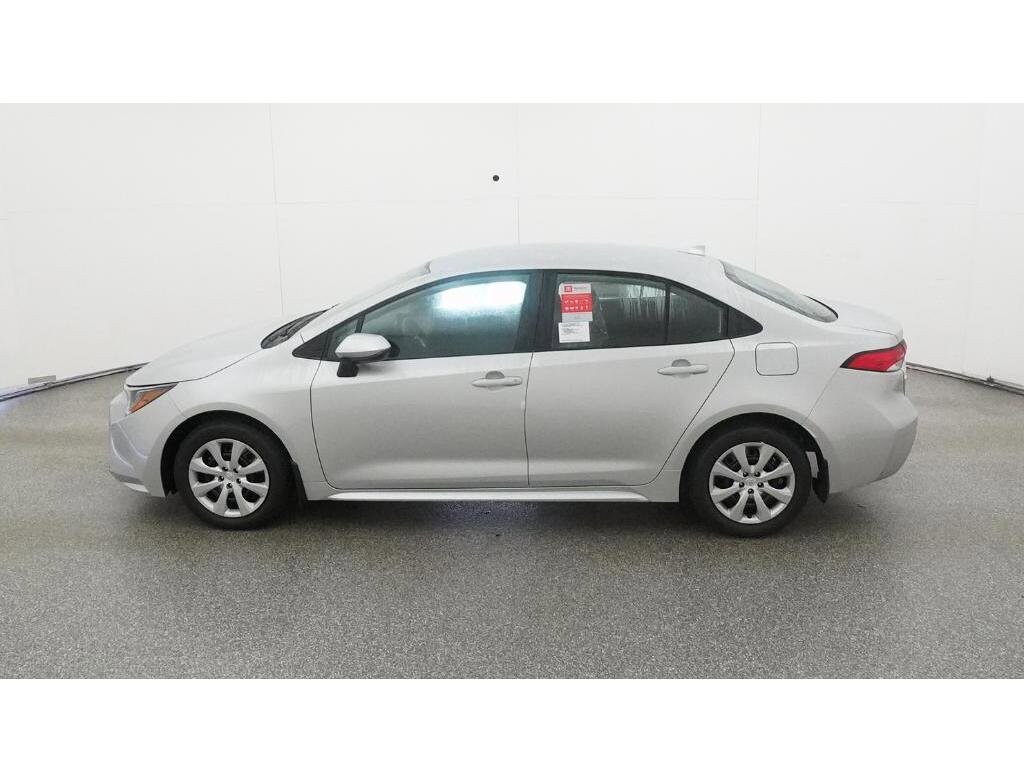 2026 Toyota Corolla LE photo 3