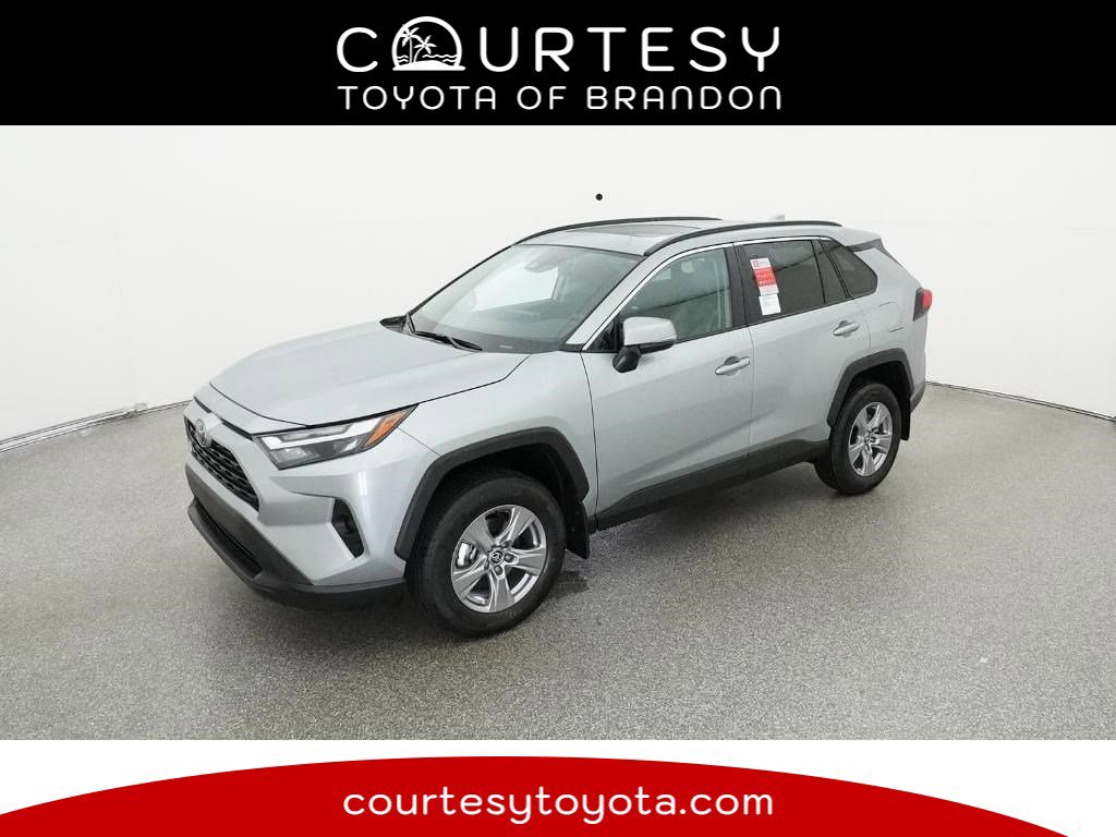 2025 Toyota RAV4 XLE's photo