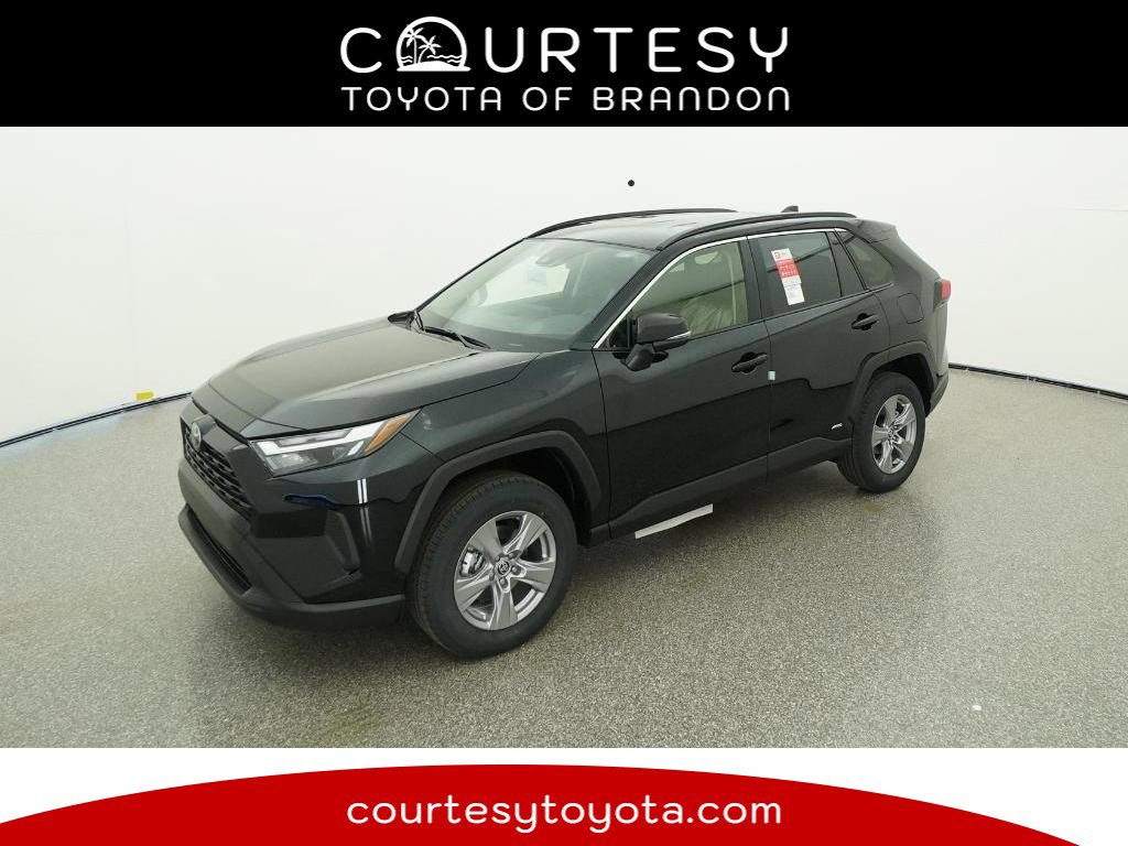 2025 Toyota RAV4 XLE's photo